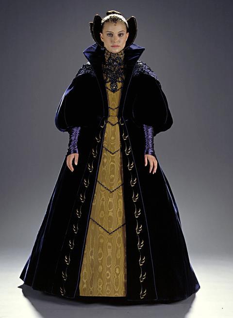 77 Figura 50 - Padmé vestida com inspiração francesa do século XVIII Fonte: http://www.elle.es/living/ocio-cultura/news/g724542/mejores-vestidos-cine-tele/?slide=15. Acesso em 01 de abr. 2017.