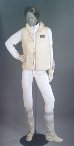 89 Figura 66 Detalhes do uniforme de Hoth usado por Leia Fonte: Star Wars Costumes (2014) Chegando à Bespin, Leia muda seu traje.