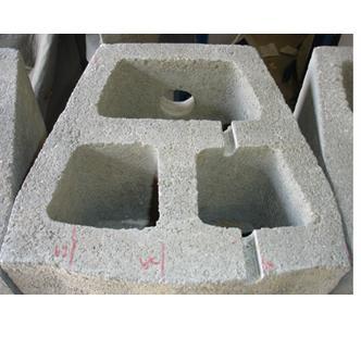concreto com serra copo diamantada com diâmetro equivalente ao da célula, conforme