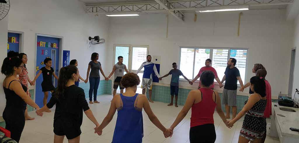 Objetivo Capacitar jovens de projetos socio-teatrais existentes em comunidades como Entre Lugares (Maré), Teatro da Laje (Vila Cruzeiro) e REC -