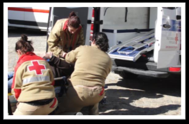 TRIPULANTE DE AMBULÂNCIA DE TRANSPORTE 50 Horas / 12 Formandos Inscrição individual / 235 O socorro e o transporte de vítimas de doença súbita e/ou trauma é executado por vários elementos que têm de