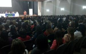 Apo s a mesa de abertura, que contou com a representac ão dos Núcleos do CRESS-PR, ocorreu o Seminário Regional sobre Trabalho e Formac ão Profissional, contando com palestra da professora Yolanda