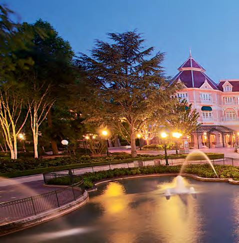 Disneyland Hotel DESFRUTE DO LUXO DA ÉPOCA VITORIANA Recarregue baterias no mais luxuoso dos Hotéis Disney.