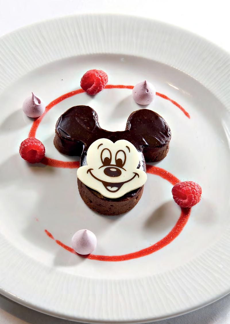 Refeições mágicas Acrescente um pouco mais de magia às suas refeições na Disneyland Paris, com mais de 50 restaurantes à escolha e opções para todos os gostos,