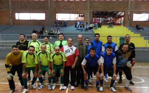 Organizador do Campeonato, Jorginho Garçom afirma este ano a competição está a todo o INFORMATIVO DO SITRATUH O Campeonato de Futsal do Sitratuh/Flor está a todo vapor!