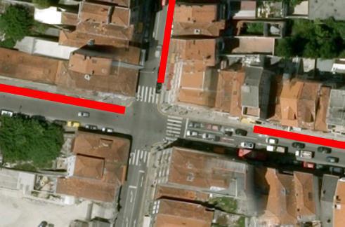 Constituição, problema recorrente ao longo da rua, e na rua Antero Quental junto à interseção encontra-se estacionamento abusivo que se prolonga ao longo