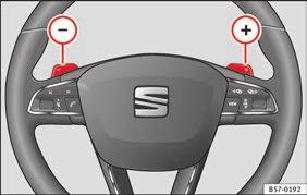 Engrenar manualmente com a alavanca seletora É possível mudar para o modo tiptronic tanto em condução como com o veículo parado.