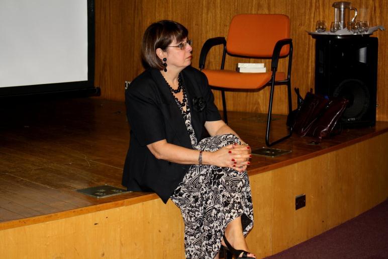 AUTÓGRAFOS: Revestiu-se do maior sucesso a palestra da historiadora Maria Luiza