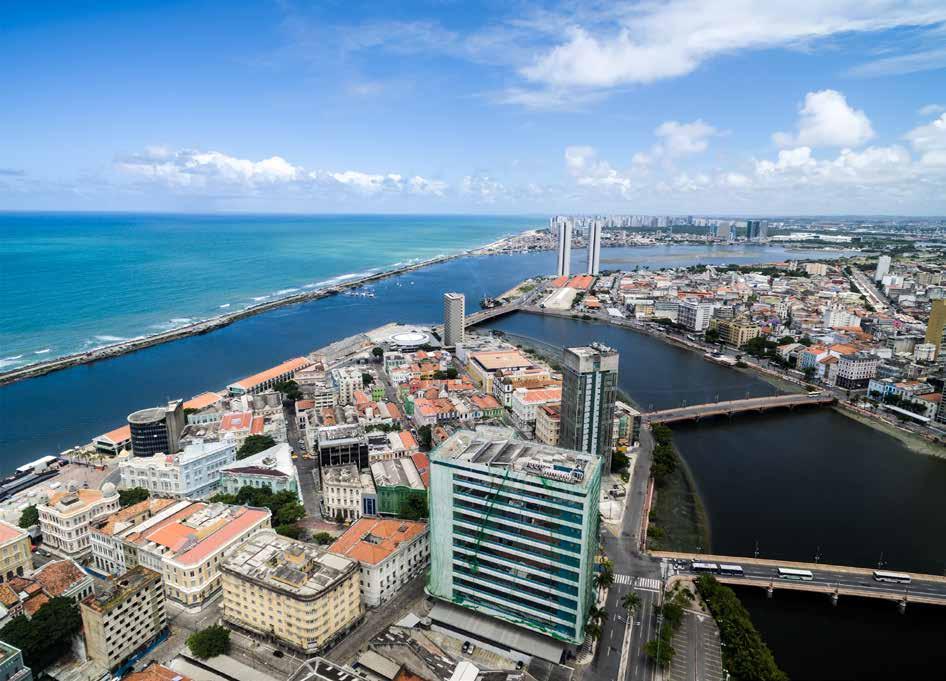 O Encontro das Águas Na ilha do Recife, onde os rios Capibaribe e Beberibe se encontram com o oceano Atlântico, o Encontro das Águas