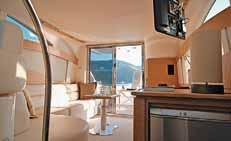 Intermarine 430 Full Resumo salão cozinha Fica em um nível mais baixo que o salão e tem nada menos que 2,72 m de altura.