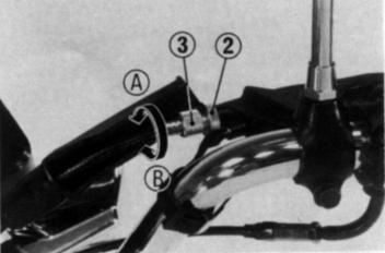 A folga, medida na extremidade da alavanca, deverá manter-se entre 10-20 mm. 2. Regulagens menores podem ser feitas através do ajustador superior.