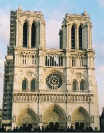 DIA 8 / SEGUNDA-FEIRA PARIS Café da manhã e visita panorâmica à capital francesa incluindo a Catedral de Notre Dame, Quartier Latin (Bairro latino), o
