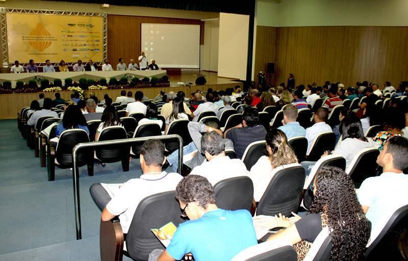 29/04/2017 Seminários da cebola em Juazeiro têm saldo positivo, diz coordenação Uma visita de campo à área irrigada do Projeto Salitre, na manhã de sexta-feira (28), marcou em Juazeiro (BA) o