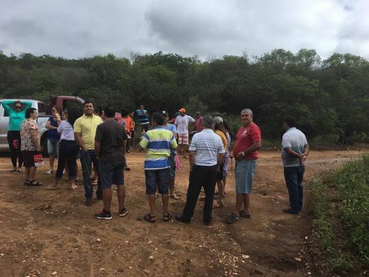 a Água que tem acumulada só para dois meses, segundo Compesa caso continue a retirada de água feita por cerca de 180 carros pipas com destinos a