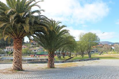 Área de Lecer de Lourido Parque Velador Trátase dun espacio aberto, na unión entre os camiños do Outeiro e a Canteira, á beira da ría de Pontevedra, na