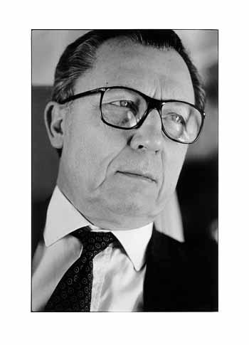 Centro de Informação Europeia Jacques Delors (CIEJD) Jacques Lucien Jean Delors Nasceu em 1925 Presidente da Comissão Europeia (1985-1995) Importante contributo no processo de Integração Europeia: -
