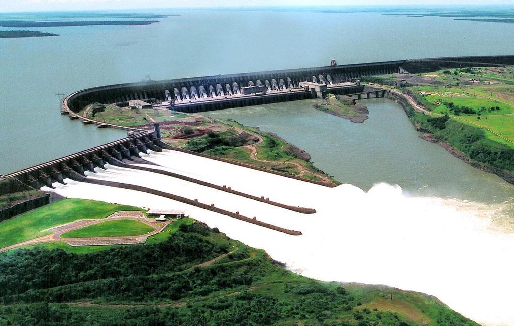 Exemplo 8 Na usina hidrelétrica de Itaipu, durante apenas 1 s, 690000 kg de água iniciam uma queda de 118,4 m de altura para chegarem às turbinas, isso em cada uma das 14 unidades geradoras.