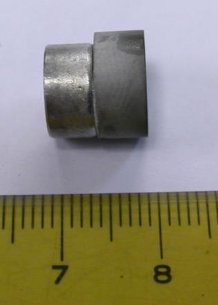 109 Figura 38 - Imagem da união alumina metalizada com Mo unida ao aço SAE 1045, foi utilizado pó de ferro como metal de adição.