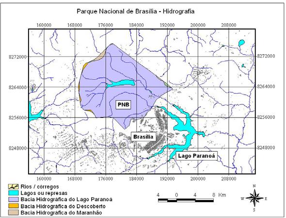 Figura 3.3. Dados de precipitação total (mm) no Parque Nacional de Brasília, para os anos de 2001 (azul) e 2002 (verde).