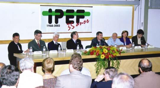 Página 5 Veja como foi o evento anual e confira o balanço das atividades do IPEF de 2002.