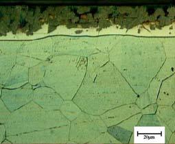 4 Micrografias ópticas e curvas de microdurezas para amostras do aço