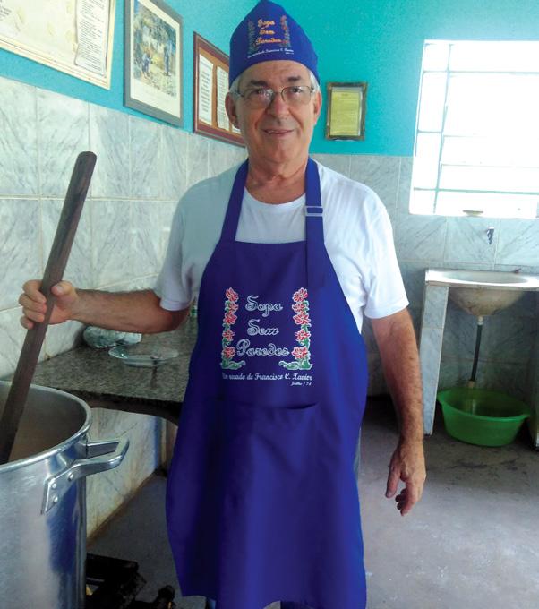 Isso foi ótimo, pois aprendia rápido e estava sempre adiantado nos estudos. Com nove anos, fui morar em Santa Helena de Goiás.