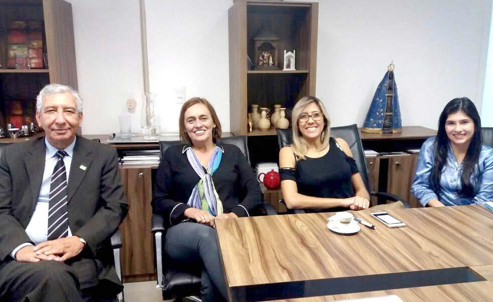 SINDALIMENTOS Presidente se reúne com representante do programa Brasil Mata Viva presidente do Sindicato das O Indústrias de Alimentação de Anápolis (SindAlimentos), se reuniu com a coordenadora do