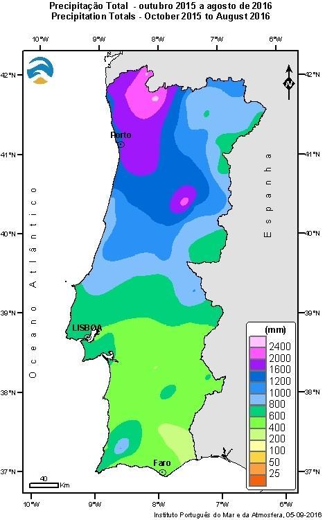 e 31 de agosto de 2016 variaram entre 343 mm em Castro Marim e 2473 mm em Cabril (Figura 3 esq.).