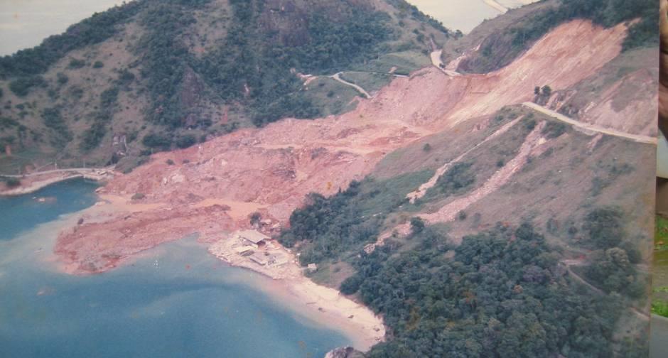 O PERIGO EM 1985, TONELADAS DE TERRA DESABARAM SOBRE