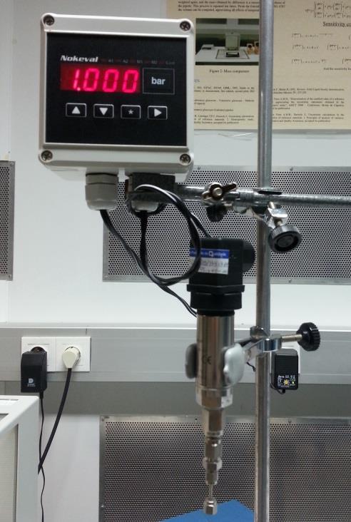 Figura 3.5 - Sensor de pressão e componentes respetivos Na Tabela 3.2, podem ser vistas as especificações técnicas do sensor de pressão. Tabela 3.2 - Especificações técnicas do sensor de pressão [17] Resolução Alcance 0.