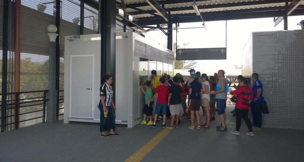 contava com bilheterias extras para compra o bilhete de embarque e acessar a estação pelo