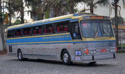 8 INFORMATIVO ABRATI - SETEMBRO/13 Para comemorar seus 65 anos de atividades, a Cometa traz de volta um ônibus Flecha Azul No ônibus restaurado, os vidros das janelas (no formato original) passaram a