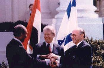 OS ACORDOS DE CAMP DAVID (1978): Primeiro acordo de paz firmado entre uma liderança árabe e Israel.