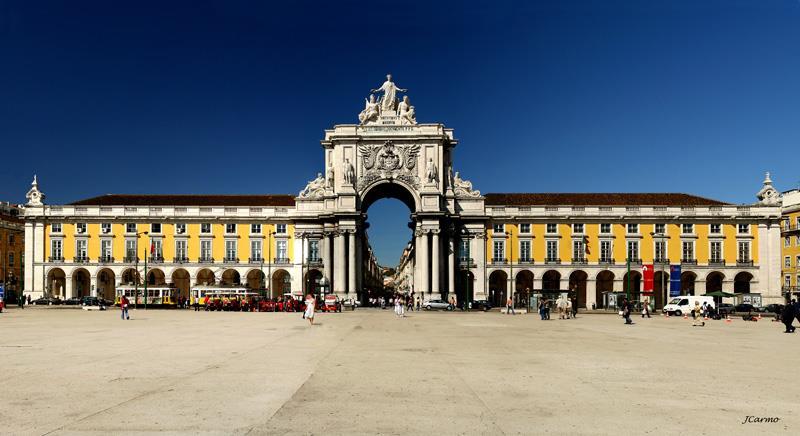 Pombalino, Arco do Triunfo, Lisboa no terreiro do paço No local onde