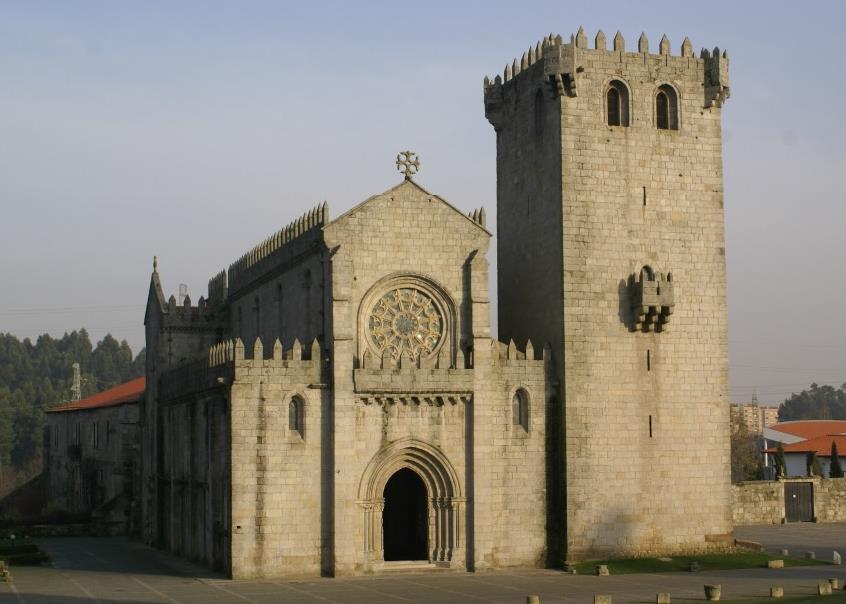 Mosteiro de Leça do Balio Distrito do Porto, norte de Portugal Arquitetura Religiosa Introduzida em Portugal no início do século XII, prevaleceu até finais do Séc.