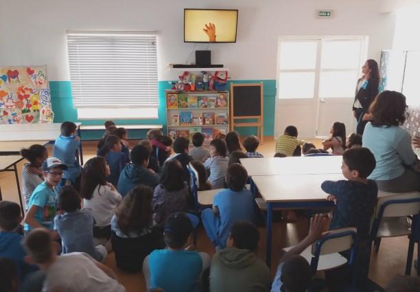 Os alunos regressaram ao final do dia, chegando à Amadora perto da meia