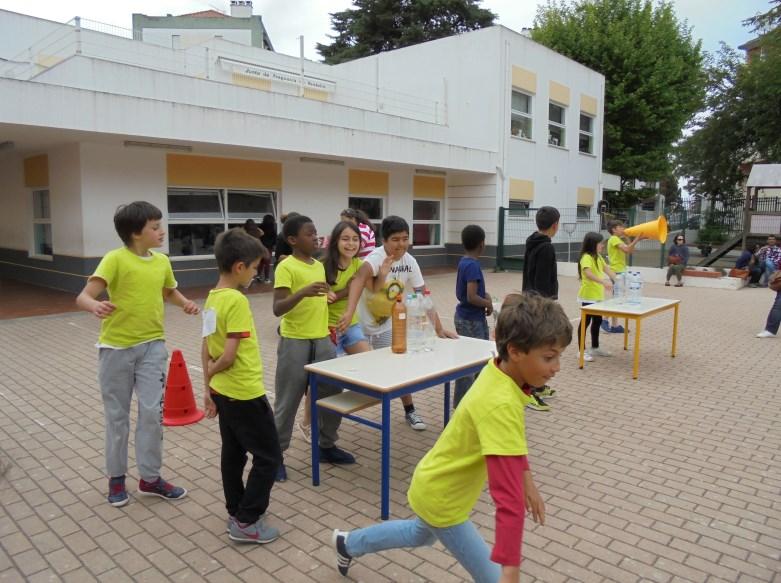 escolar que estava presente, a canção Somos