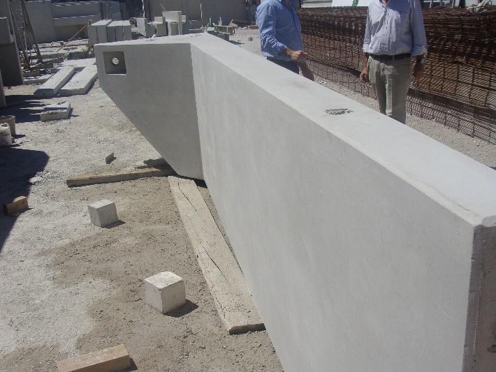 A variabilidade também é grande em termos de elementos do tipo parede, existindo muitos sistemas de paredes, estruturais e não estruturais, havendo também soluções de muros de contenção de terras