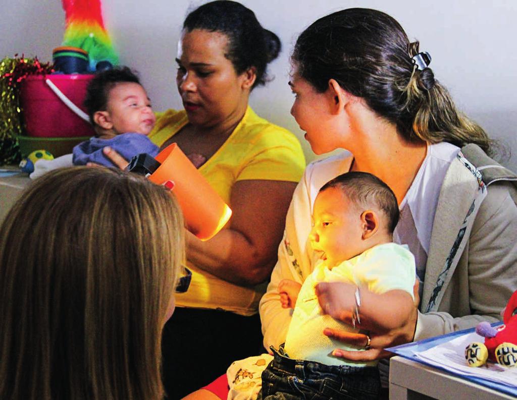 FOTO: DIVULGAÇÃO/FAV As famílias tiveram o apoio de profissionais preparados para aprender a estimular o desenvolvimento das crianças em casa sa foram um dos pontos mais marcantes do trabalho do