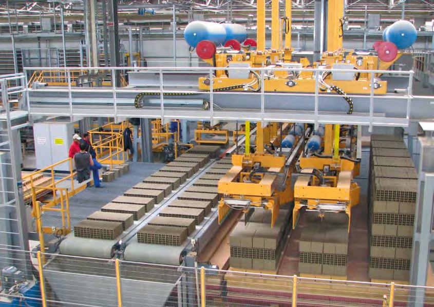 SISTEMAS DE MANUSEAMENTO AUTOMÁTICO A SABO fabrica internamente a gama completa de máquinas de manuseamento automático requeridas pela indústria de tijolos e telhas para todos os tipos de fábricas e