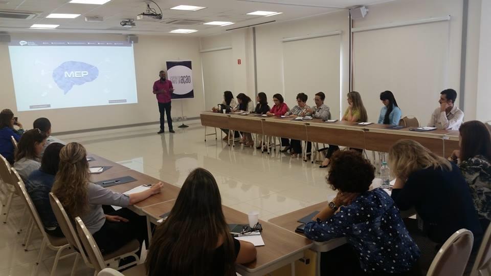 MAPA DE QUALIFICAÇÃO PROFISSIONAL Aconteceu no auditório do SICOOB em Vitória, uma reunião do Comitê de Educação do Espírito Santo em Ação, com objetivo de avaliar a ferramenta "Mapa da Educação