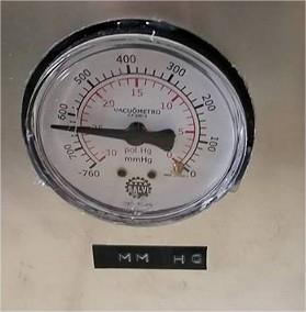 No processo de laminação dos protótipos, a pressão é reduzida a 650 mmhg e a temperatura atingiu 132 C como pode ser observado na Fig. 5.