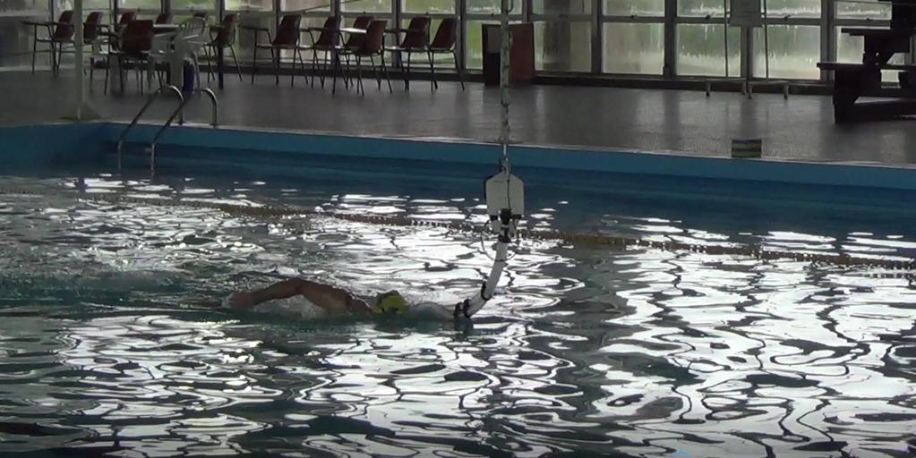 74 Figura 14 Nadador executando série de nado contínuo de FG reduzida com o esnorquel e o ergoespirômetro.