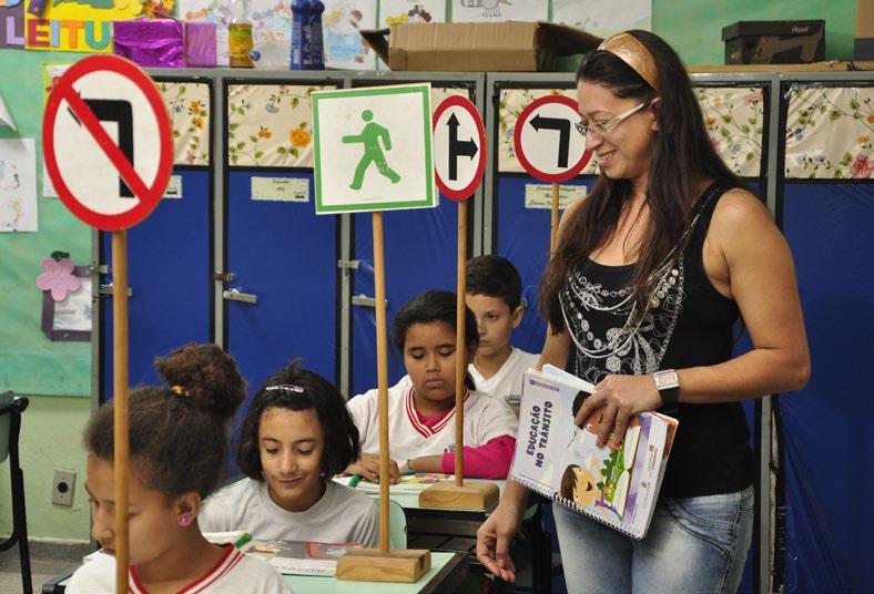 Sensibilizar crianças e familiares sobre a segurança no trânsito As iniciativas são desenvolvidas em municípios do Paraná, de São Paulo e do Rio de Janeiro, por meio das unidades CCR AutoBAn, CCR