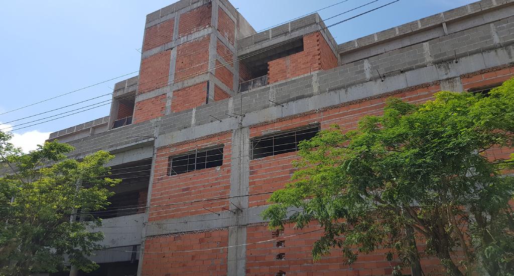 É um vai e vem de operários, máquinas e materiais de construção. Assim, ergue-se o novo prédio do HRLB, seguindo o cronograma previsto pela Secretaria de Estado da Saúde de São Paulo (SES-SP).