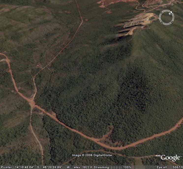 Área 2 CANCELA DA ROSARIANA (CR) Esta área possui 156,6 ha e está situada a 14º11 03 S e 48º21 08 W, com 496 metros de altitude (Fig. 3).