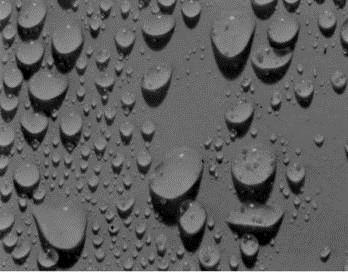 A maior parte da superfície é coberta por gotas com a forma, quando observadas perpendicularmente à superfície, ainda regular, mas com desvios da forma circular. Figura 1 CM 1. Figura 2 CM 2. 7.