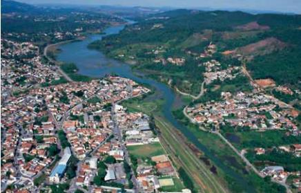 mananciais com o despejo de esgoto domiciliar e industrial, prejudicando a qualidade e a produção da água, além de tornar mais caro o tratamento da mesma.