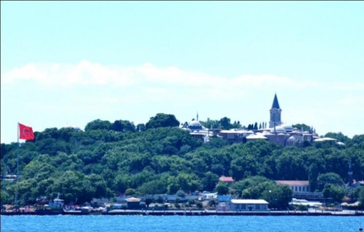 4º Dia 14 out (Dom) ISTAMBUL Saída pela manhã para um relaxante passeio de barco pelo Estreito de Bósforo, que une o mar Negro ao mar de Mármara, e a ponte que liga a Europa e a Ásia.