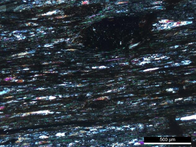 16 Amostra RM19 quartzito do Ediacárico/Câmbrico (CXG) Análise macroscópica A amostra RM19 corresponde a um quartzito que se engloba na zona da clorite do Ediacárico/Câmbrico (CXG).